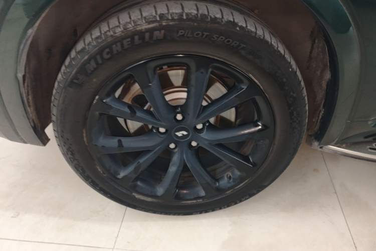Used Li Auto ONE 2021 Extended-Range 6-Seater Version Right Rear Wheel Hub