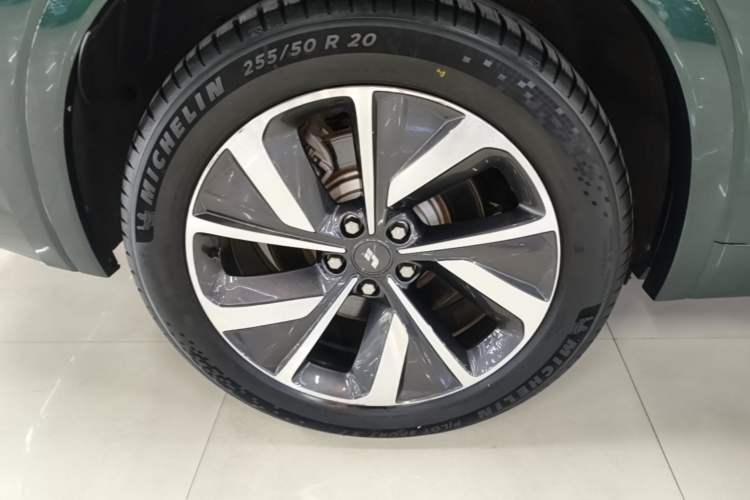 Used Li Auto ONE 2021 Extended-Range 6-Seater Version Right Rear Wheel Hub