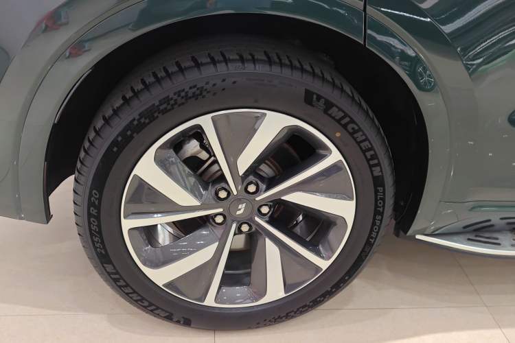 Used Li Auto ONE 2021 Extended-Range 6-Seater Version Right Rear Wheel Hub