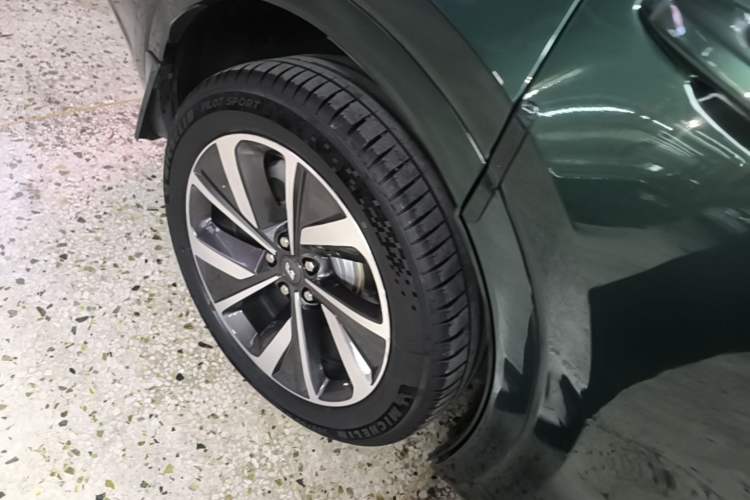 Used Li Auto ONE 2021 Extended-Range 6-Seater Version Right Rear Wheel Hub