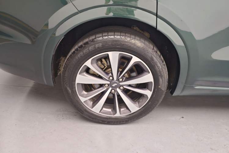 Used Li Auto ONE 2021 Extended-Range 6-Seater Version Right Rear Wheel Hub