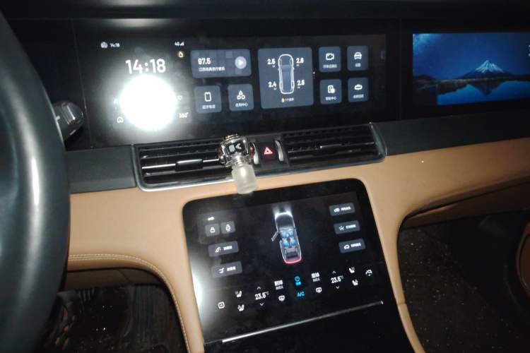 Used Li Auto ONE 2021 Extended-Range 6-Seater Version Audio And AC Panel