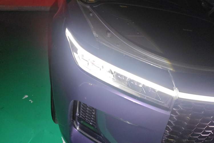 Used Li Auto ONE 2021 Extended-Range 6-Seater Version Right Front Headlight