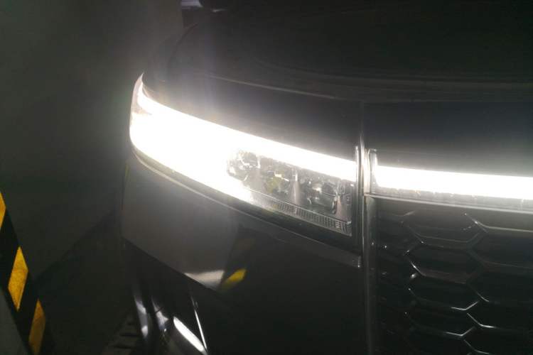 Used Li Auto ONE 2021 Extended-Range 6-Seater Version Right Front Headlight