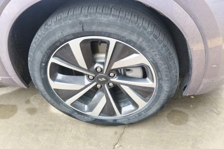 Used Li Auto ONE 2021 Extended-Range 6-Seater Version Right Front Wheel Hub