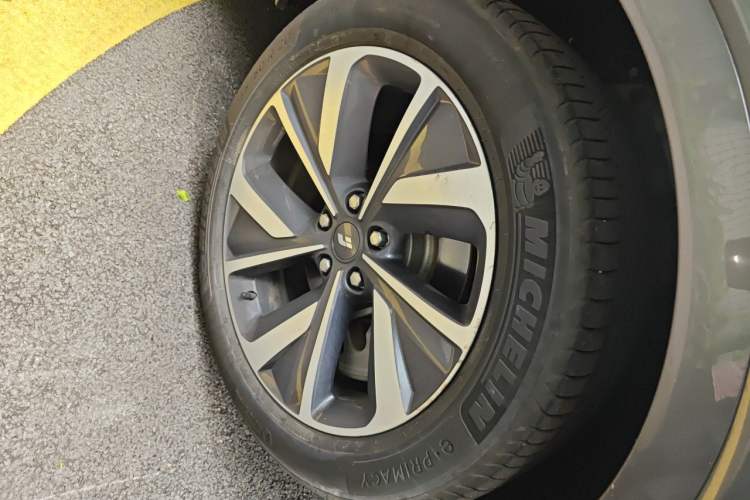 Used Li Auto ONE 2021 Extended-Range 6-Seater Version Right Front Wheel Hub
