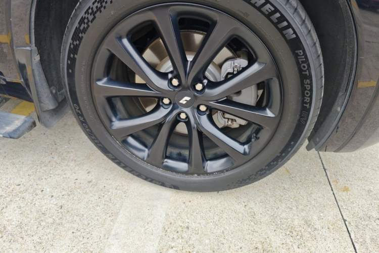 Used Li Auto ONE 2021 Extended-Range 6-Seater Version Right Front Wheel Hub