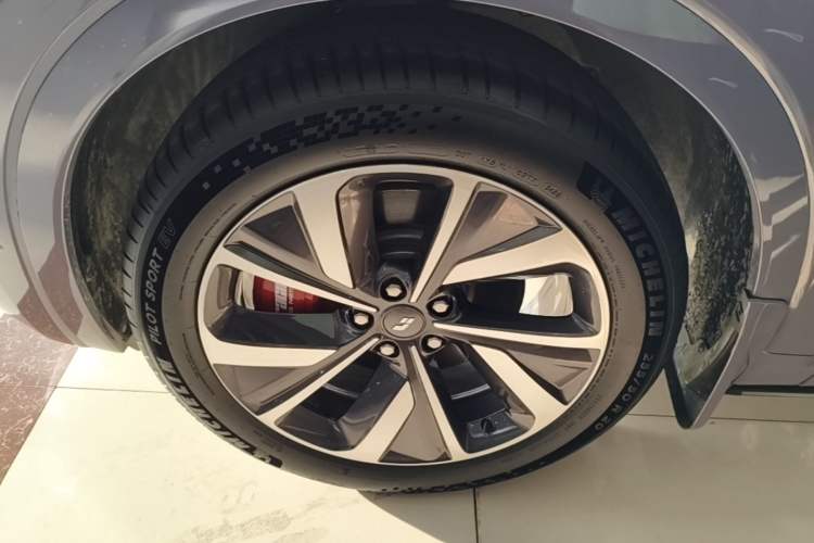 Used Li Auto ONE 2021 Extended-Range 6-Seater Version Left Front Wheel Hub