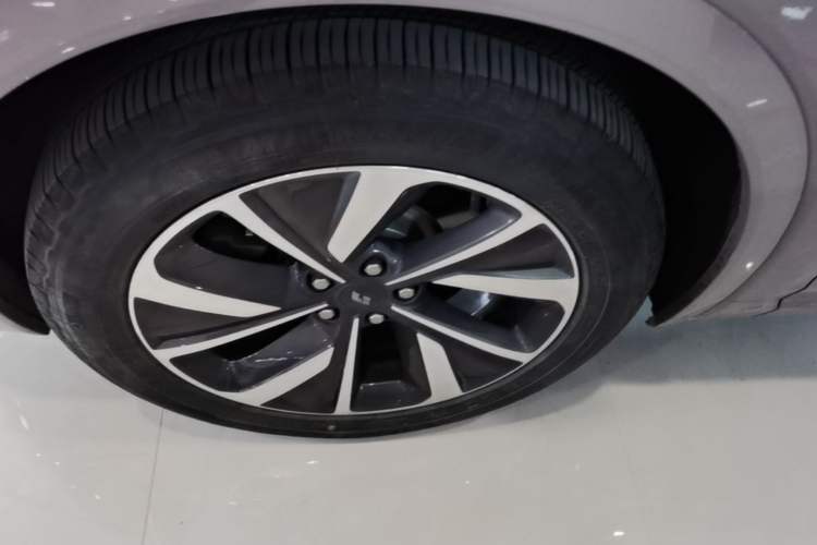 Used Li Auto ONE 2021 Extended-Range 6-Seater Version Left Front Wheel Hub