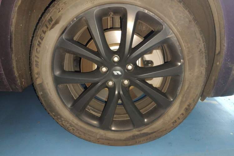 Used Li Auto ONE 2021 Extended-Range 6-Seater Version Right Front Wheel Hub
