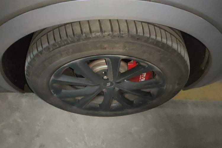 Used Li Auto ONE 2021 Extended-Range 6-Seater Version Right Front Wheel Hub