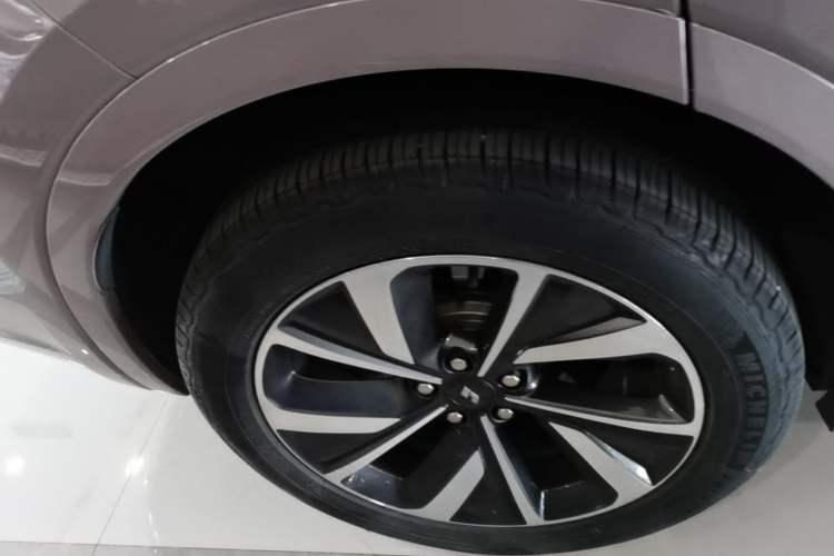 Used Li Auto ONE 2021 Extended-Range 6-Seater Version Right Rear Wheel Hub