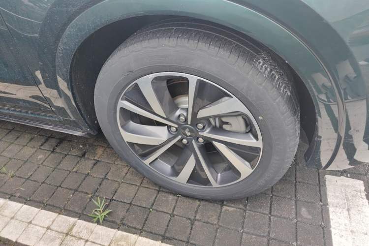 Used Li Auto ONE 2021 Extended-Range 6-Seater Version Right Front Wheel Hub