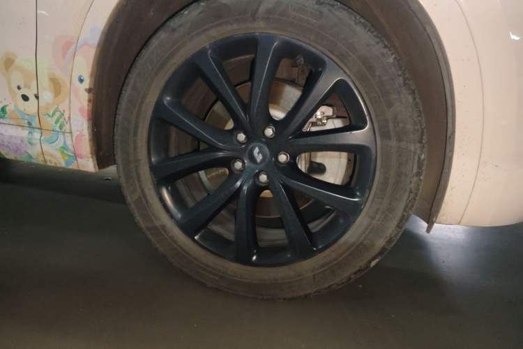Used Li Auto ONE 2021 Extended-Range 6-Seater Version Right Front Wheel Hub