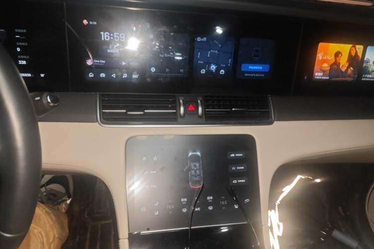 Used Li Auto ONE 2021 Extended-Range 6-Seater Version Audio And AC Panel