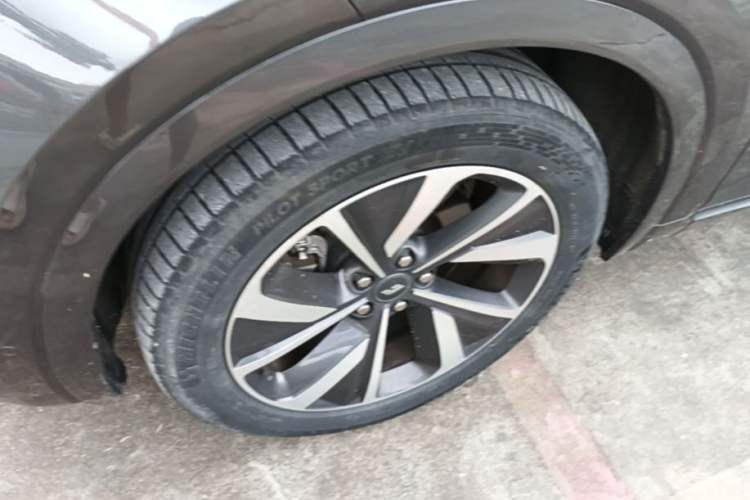 Used Li Auto ONE 2021 Extended-Range 6-Seater Version Exterior 4