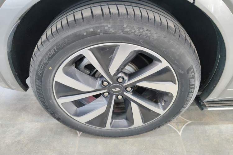 Used Li Auto ONE 2021 Extended-Range 6-Seater Version Exterior 5
