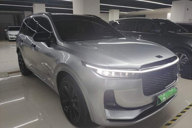 Used Li Auto ONE 2021 Extended-Range 6-Seater Version Front Right 45 Deg