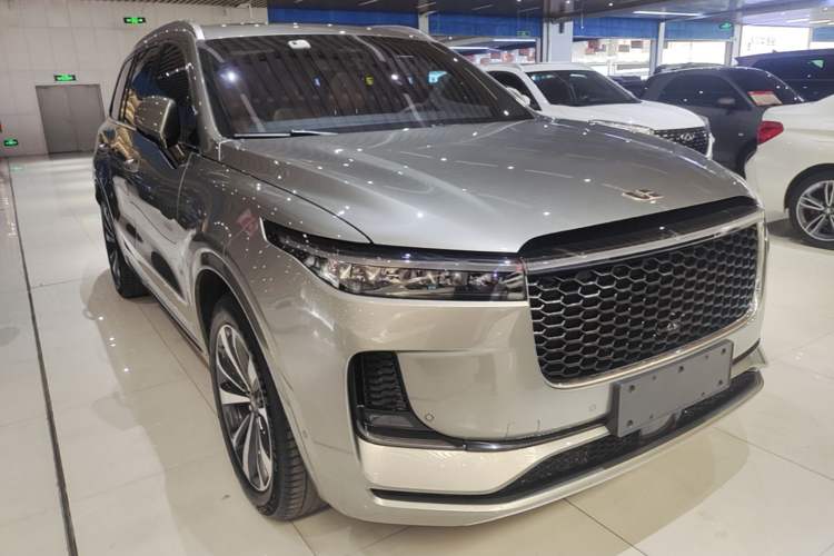 Used Li Auto ONE 2021 Extended-Range 6-Seater Version Front Right 45 Deg