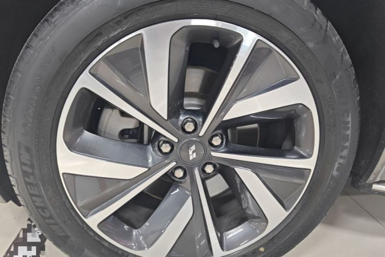 Used Li Auto ONE 2021 Extended-Range 6-Seater Version Left Front Wheel Hub