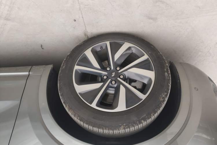 Used Li Auto ONE 2021 Extended-Range 6-Seater Version Left Front Wheel Hub