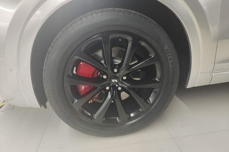 Used Li Auto ONE 2021 Extended-Range 6-Seater Version Left Front Wheel Hub