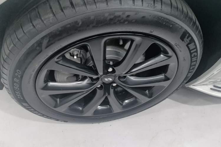 Used Li Auto ONE 2021 Extended-Range 6-Seater Version Left Front Wheel Hub