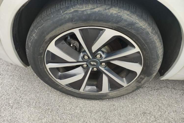 Used Li Auto ONE 2021 Extended-Range 6-Seater Version Left Front Wheel Hub
