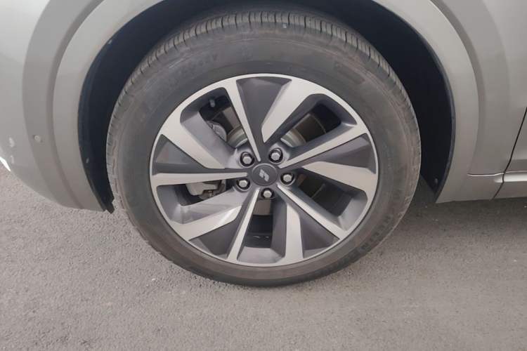 Used Li Auto ONE 2021 Extended-Range 6-Seater Version Left Front Wheel Hub