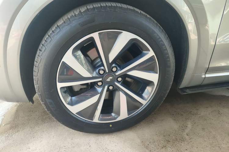 Used Li Auto ONE 2021 Extended-Range 6-Seater Version Left Front Wheel Hub
