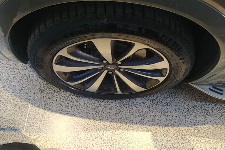 Used Li Auto ONE 2021 Extended-Range 6-Seater Version Left Front Wheel Hub