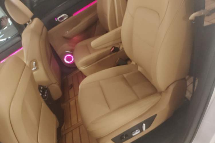 Used Li Auto ONE 2021 Extended-Range 6-Seater Version Left Rear Seat