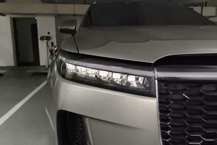 Used Li Auto ONE 2021 Extended-Range 6-Seater Version Right Front Headlight