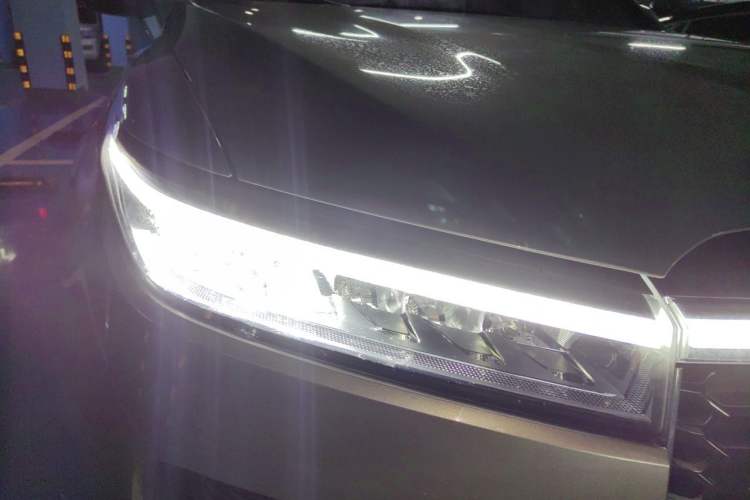Used Li Auto ONE 2021 Extended-Range 6-Seater Version Right Front Headlight