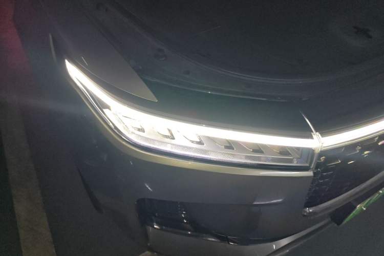 Used Li Auto ONE 2021 Extended-Range 6-Seater Version Right Front Headlight