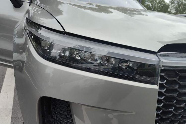 Used Li Auto ONE 2021 Extended-Range 6-Seater Version Right Front Headlight