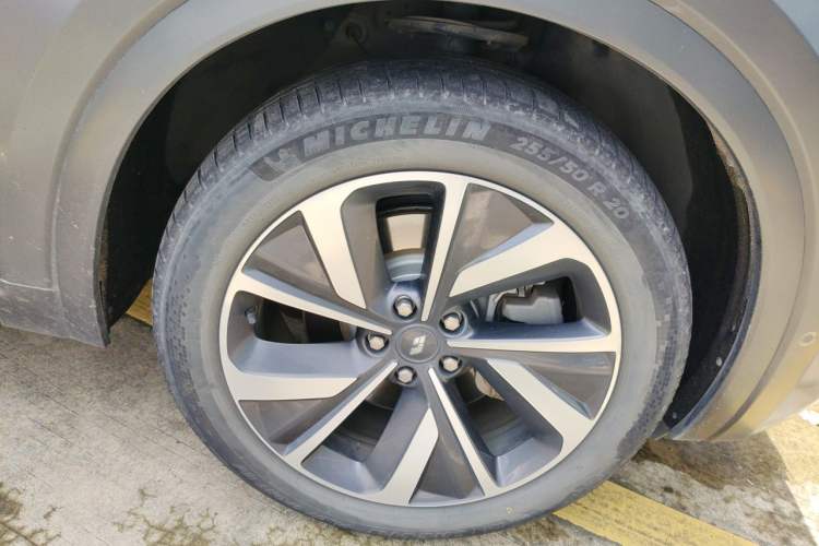 Used Li Auto ONE 2021 Extended-Range 6-Seater Version Right Front Wheel Hub
