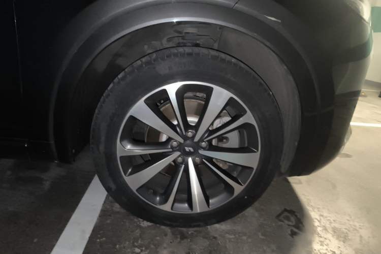 Used Li Auto ONE 2021 Extended-Range 6-Seater Version Right Front Wheel Hub