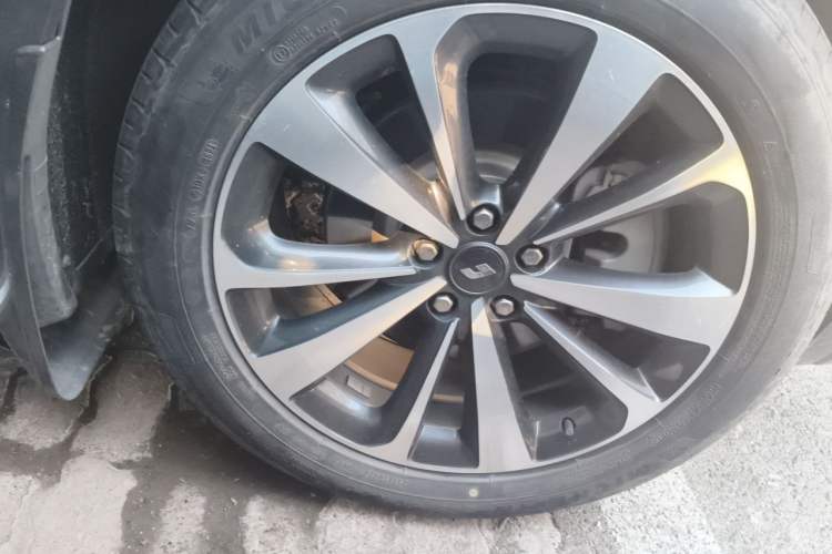 Used Li Auto ONE 2021 Extended-Range 6-Seater Version Right Front Wheel Hub
