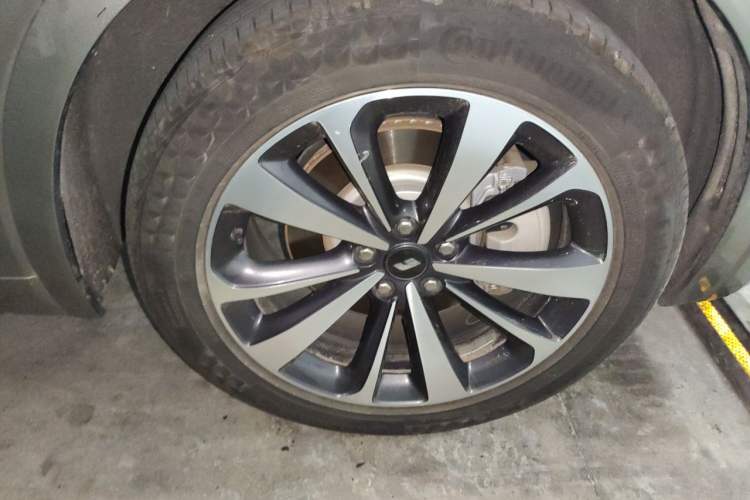 Used Li Auto ONE 2021 Extended-Range 6-Seater Version Right Front Wheel Hub