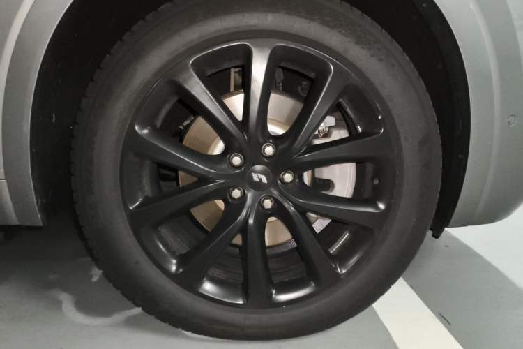 Used Li Auto ONE 2021 Extended-Range 6-Seater Version Right Front Wheel Hub