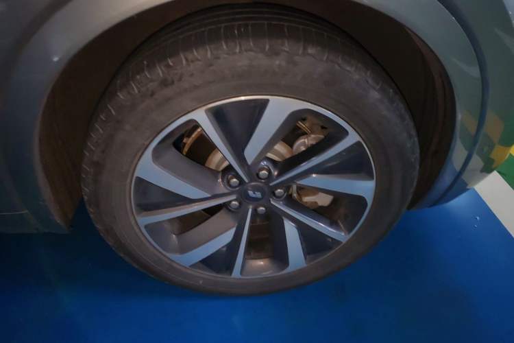 Used Li Auto ONE 2021 Extended-Range 6-Seater Version Right Front Wheel Hub