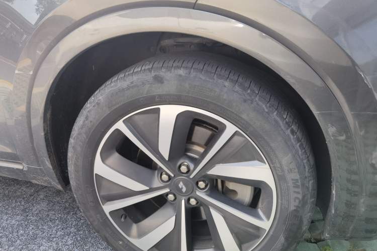 Used Li Auto ONE 2021 Extended-Range 6-Seater Version Right Front Wheel Hub