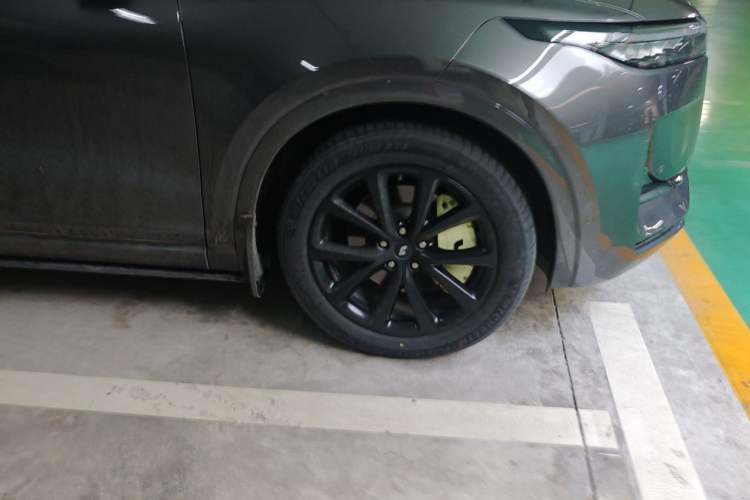 Used Li Auto ONE 2021 Extended-Range 6-Seater Version Right Front Wheel Hub