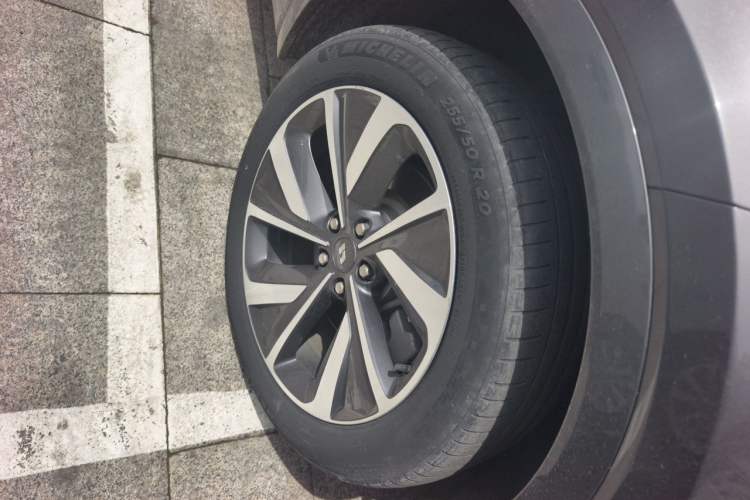 Used Li Auto ONE 2021 Extended-Range 6-Seater Version Right Front Wheel Hub