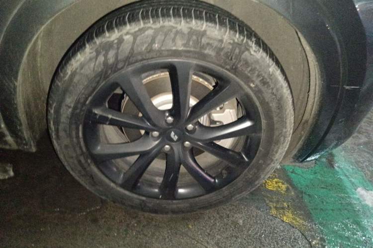 Used Li Auto ONE 2021 Extended-Range 6-Seater Version Right Front Wheel Hub