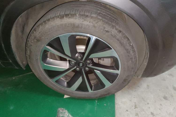 Used Li Auto ONE 2021 Extended-Range 6-Seater Version Right Front Wheel Hub