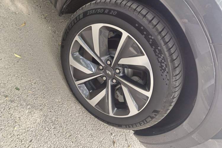 Used Li Auto ONE 2021 Extended-Range 6-Seater Version Right Front Wheel Hub