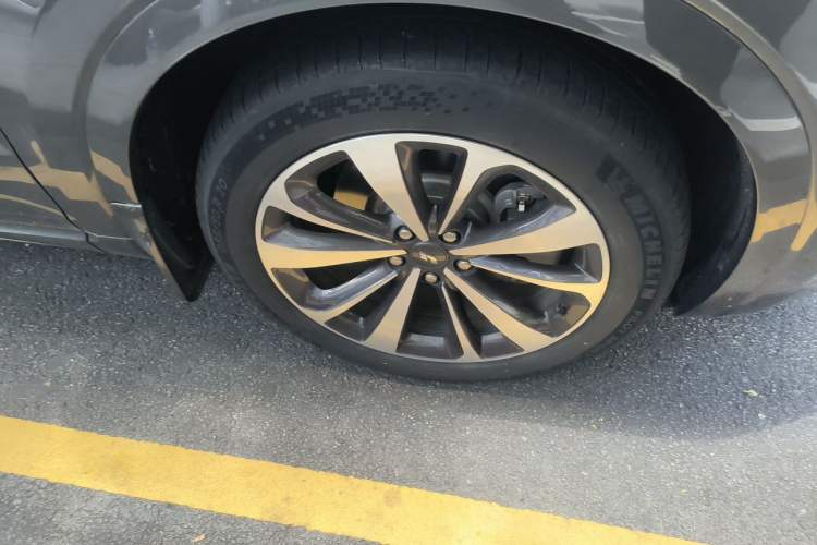 Used Li Auto ONE 2021 Extended-Range 6-Seater Version Right Front Wheel Hub