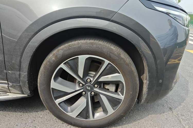 Used Li Auto ONE 2021 Extended-Range 6-Seater Version Right Front Wheel Hub